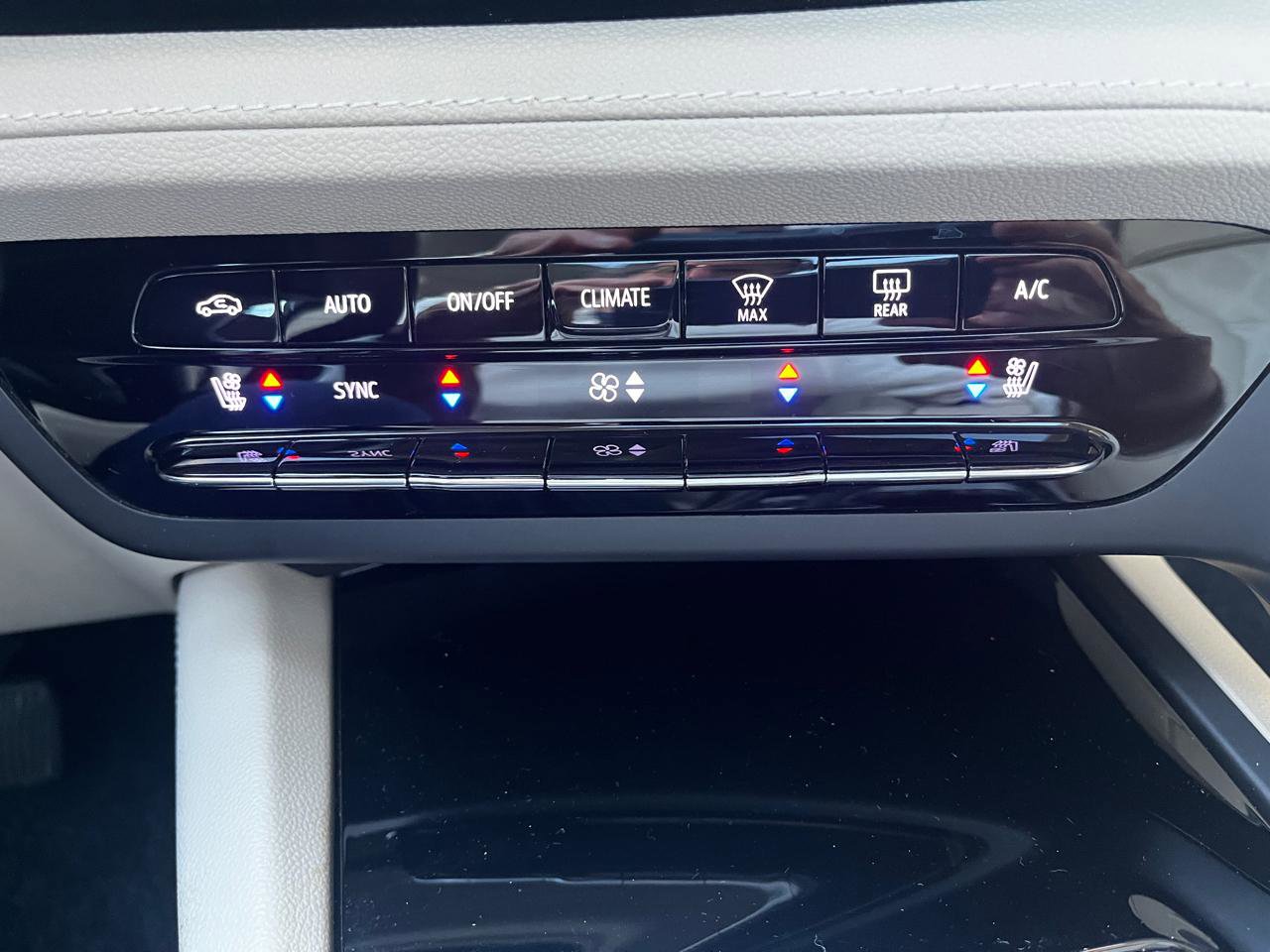 Used 2022 Buick Envision Avenir w/ Safety Package image 24