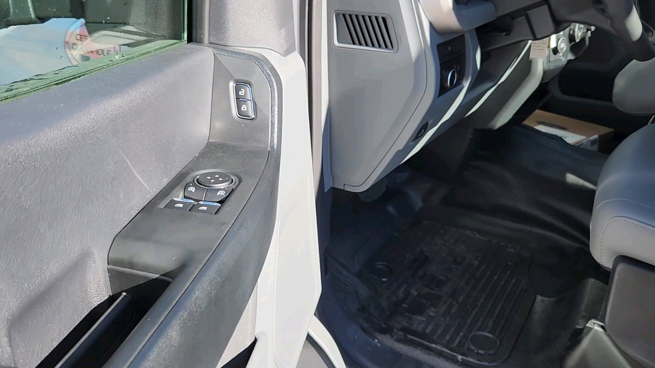 New 2024 Ford F550 4x4 Regular Cab Super Duty image 32