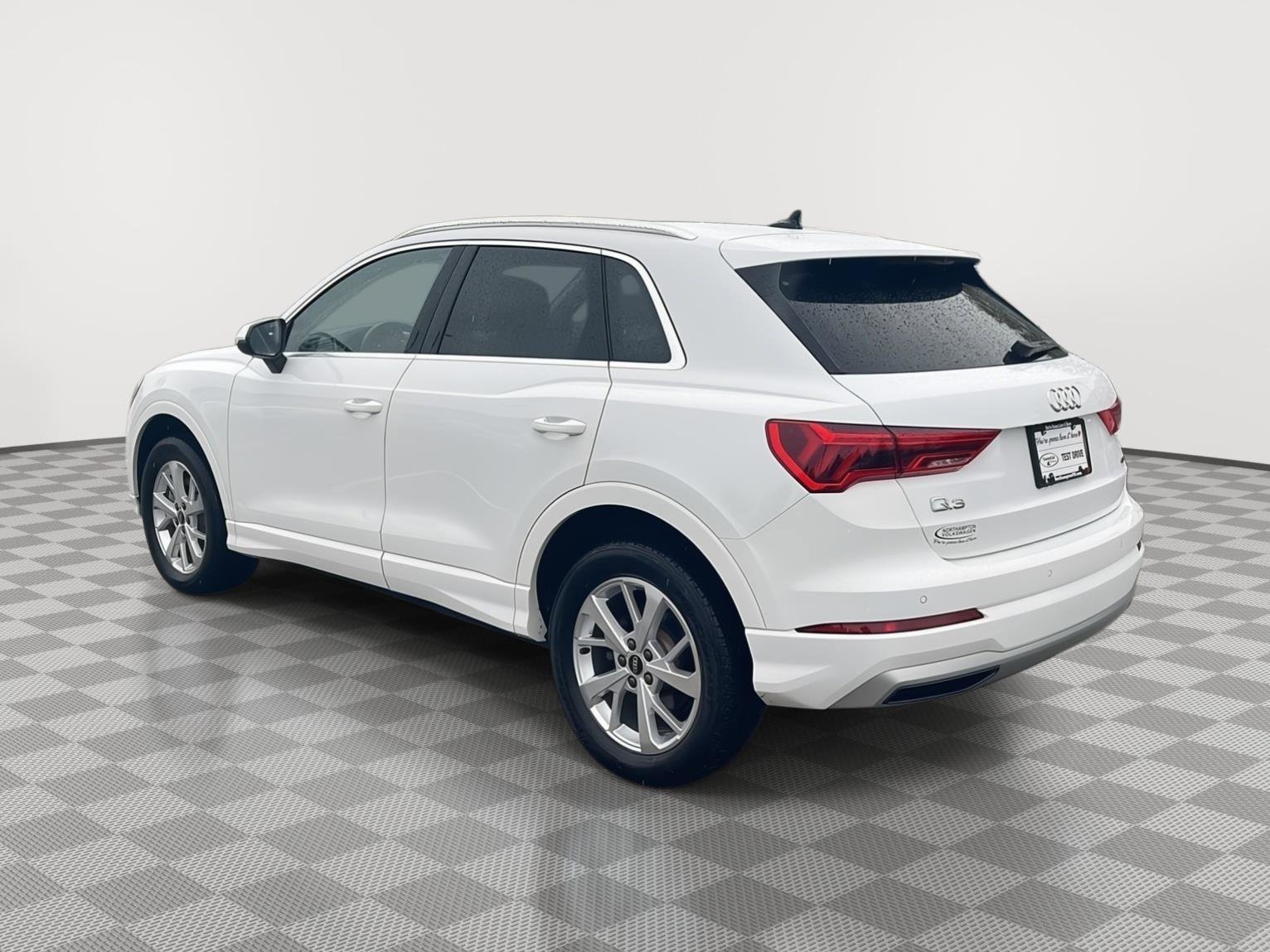 Used 2023 Audi Q3 2.0T Premium AWD/4WD image 9