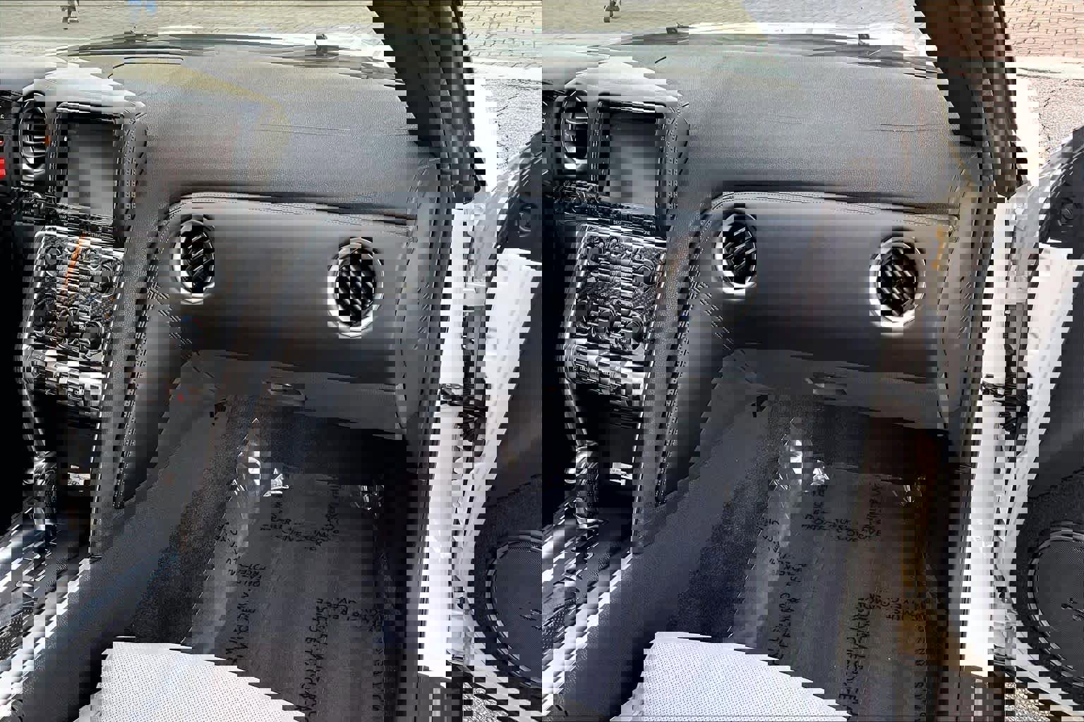 Used 2010 Nissan GT-R Premium image 16