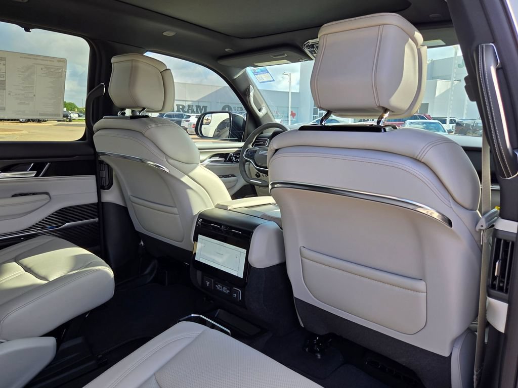 New 2026 Jeep Grand Wagoneer Summit AWD/4WD image 30