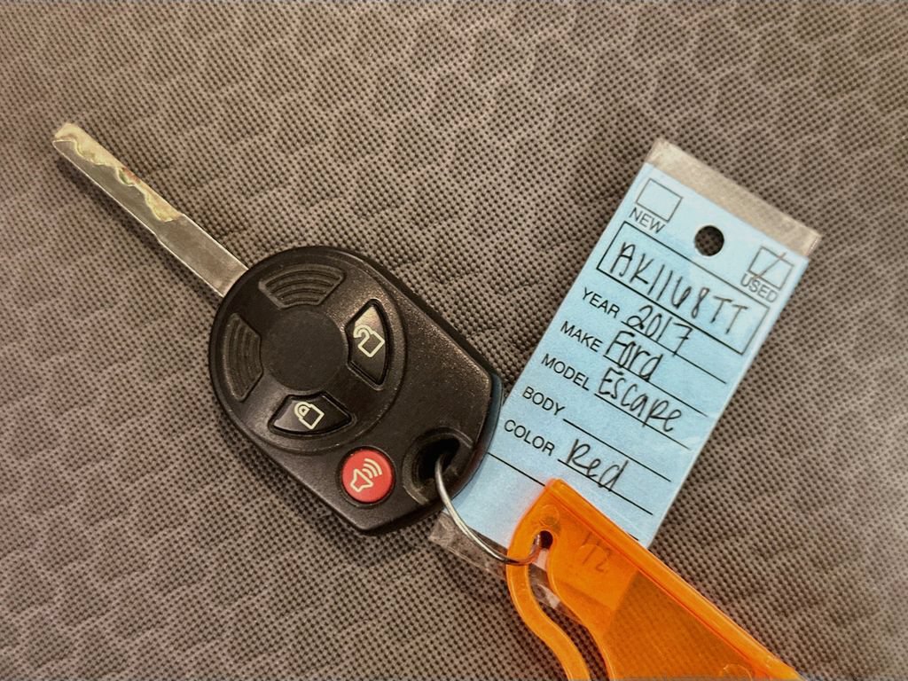 Used 2017 Ford Escape SE AWD/4WD image 33