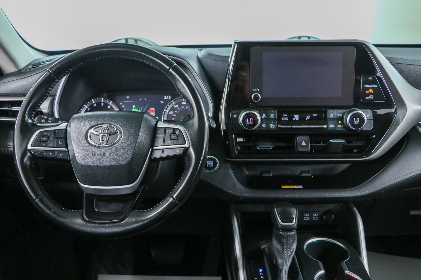 Used 2023 Toyota Highlander XLE AWD/4WD image 18