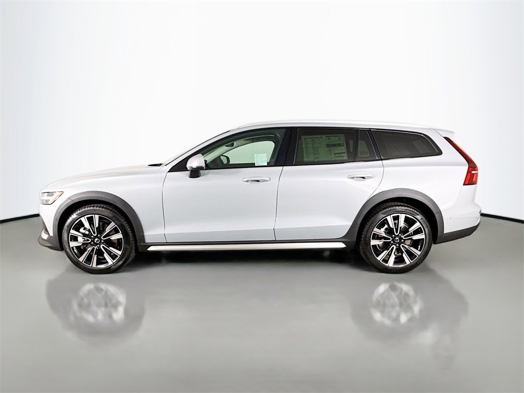 New 2026 Volvo V60 B5 Cross Country Ultra w/ Climate Package image 4