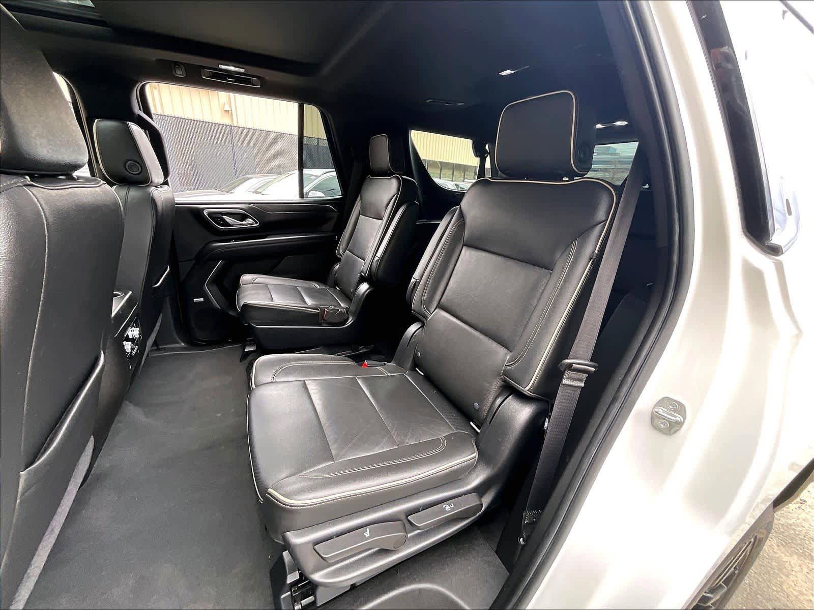 Used 2021 GMC Yukon SLT w/ SLT Premium Package image 15