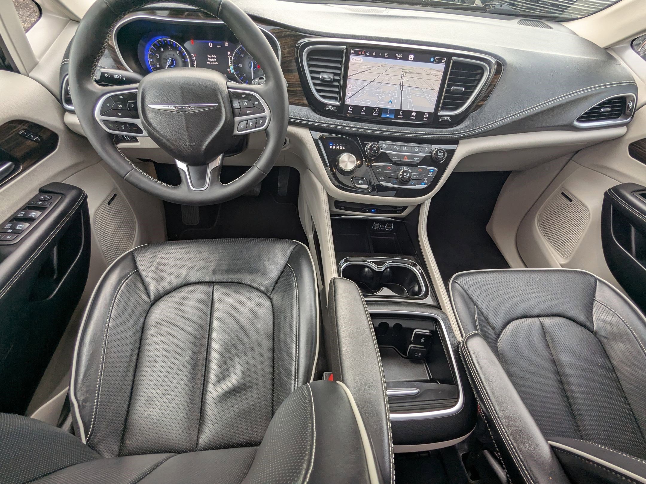 Used 2023 Chrysler Pacifica Limited w/ Uconnect Theater Family Group image 30