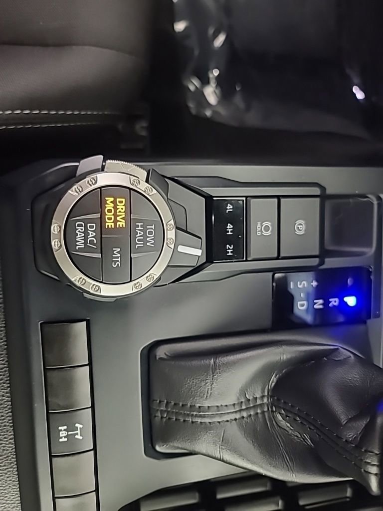 Used 2025 Toyota Tacoma TRD Off-Road image 36