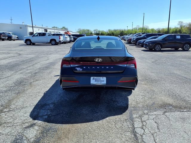 Used 2025 Hyundai Elantra SEL FWD image 21