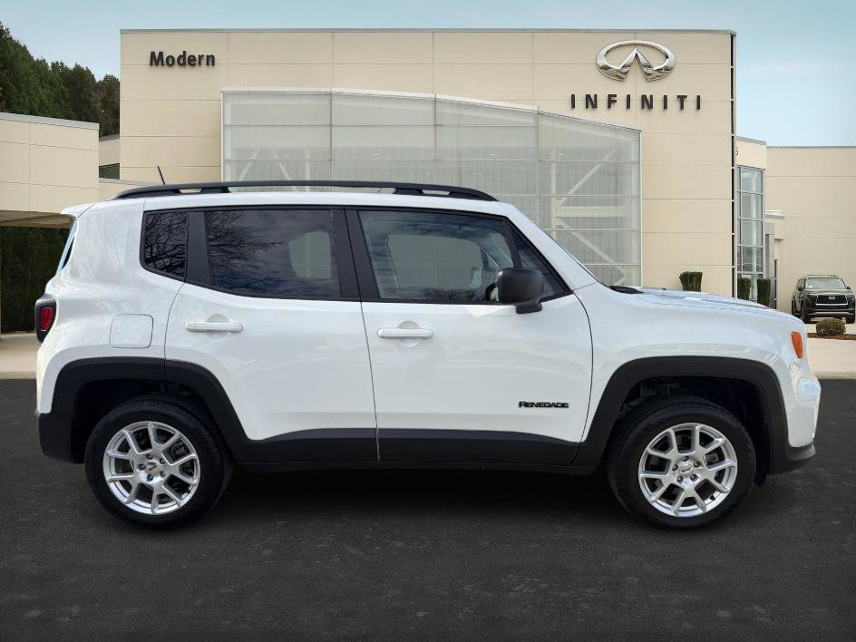 Used 2023 Jeep Renegade Latitude w/ Premium Group image 4
