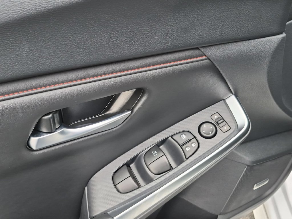 Used 2025 Nissan Sentra SR w/ SR Premium Package FWD image 13