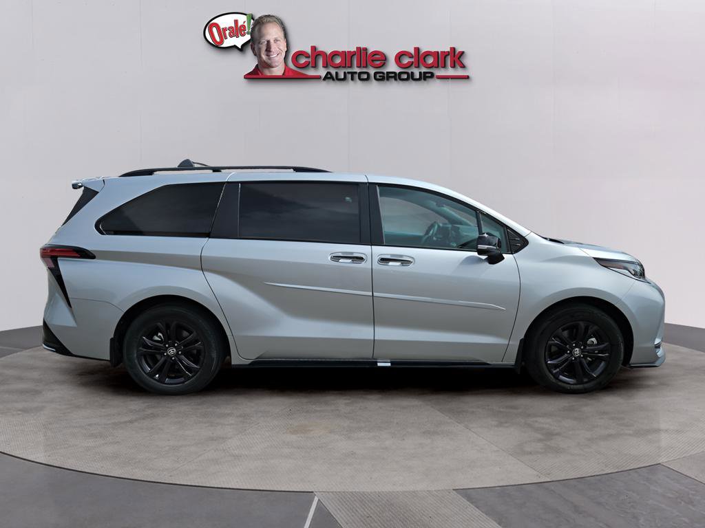 Used 2025 Toyota Sienna XSE w/ XSE Premium Package AWD/4WD image 7
