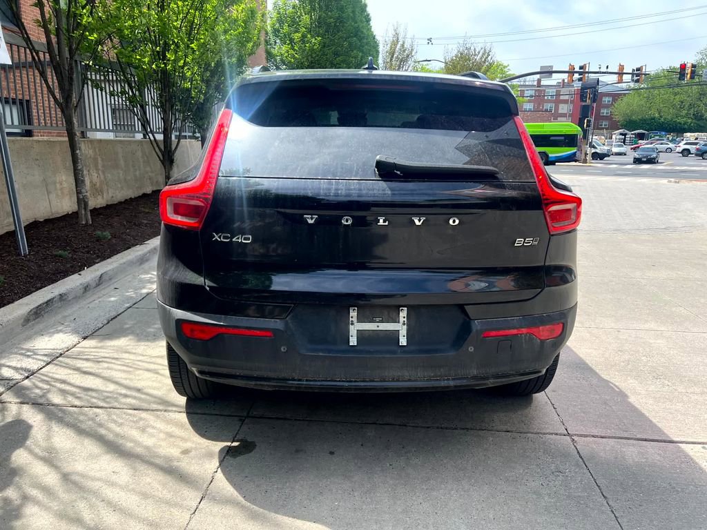 Used 2023 Volvo XC40 B5 Plus w/ Driver Assist Package image 6