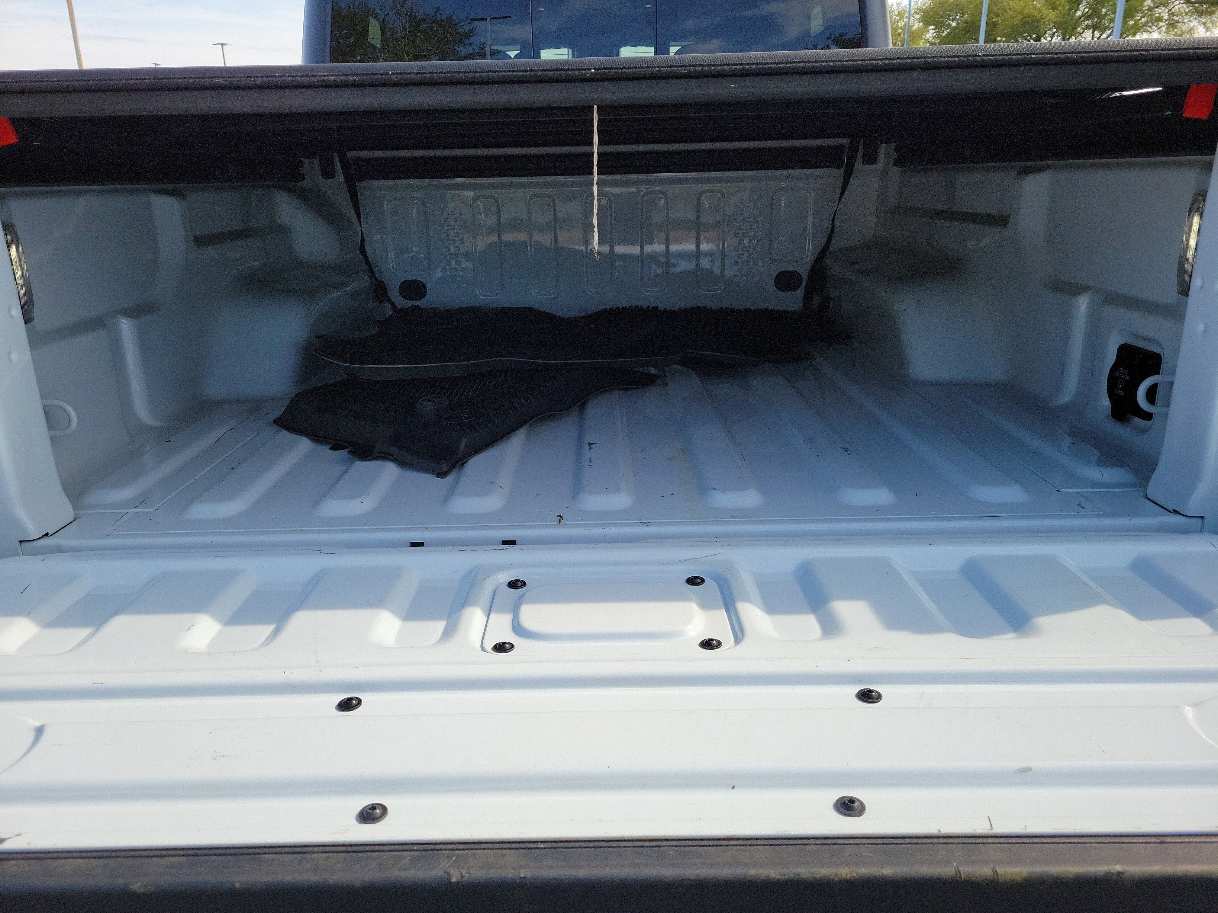 Used 2024 Jeep Gladiator Willys image 9