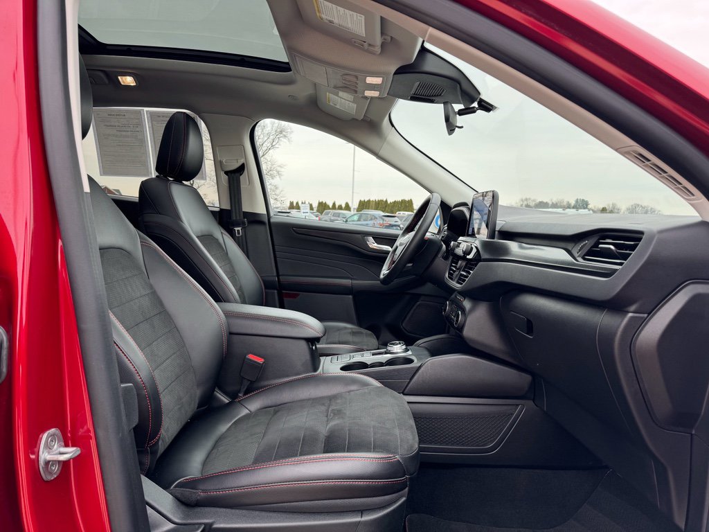 Certified 2022 Ford Escape SEL w/ SEL Stealth AWD Package image 13