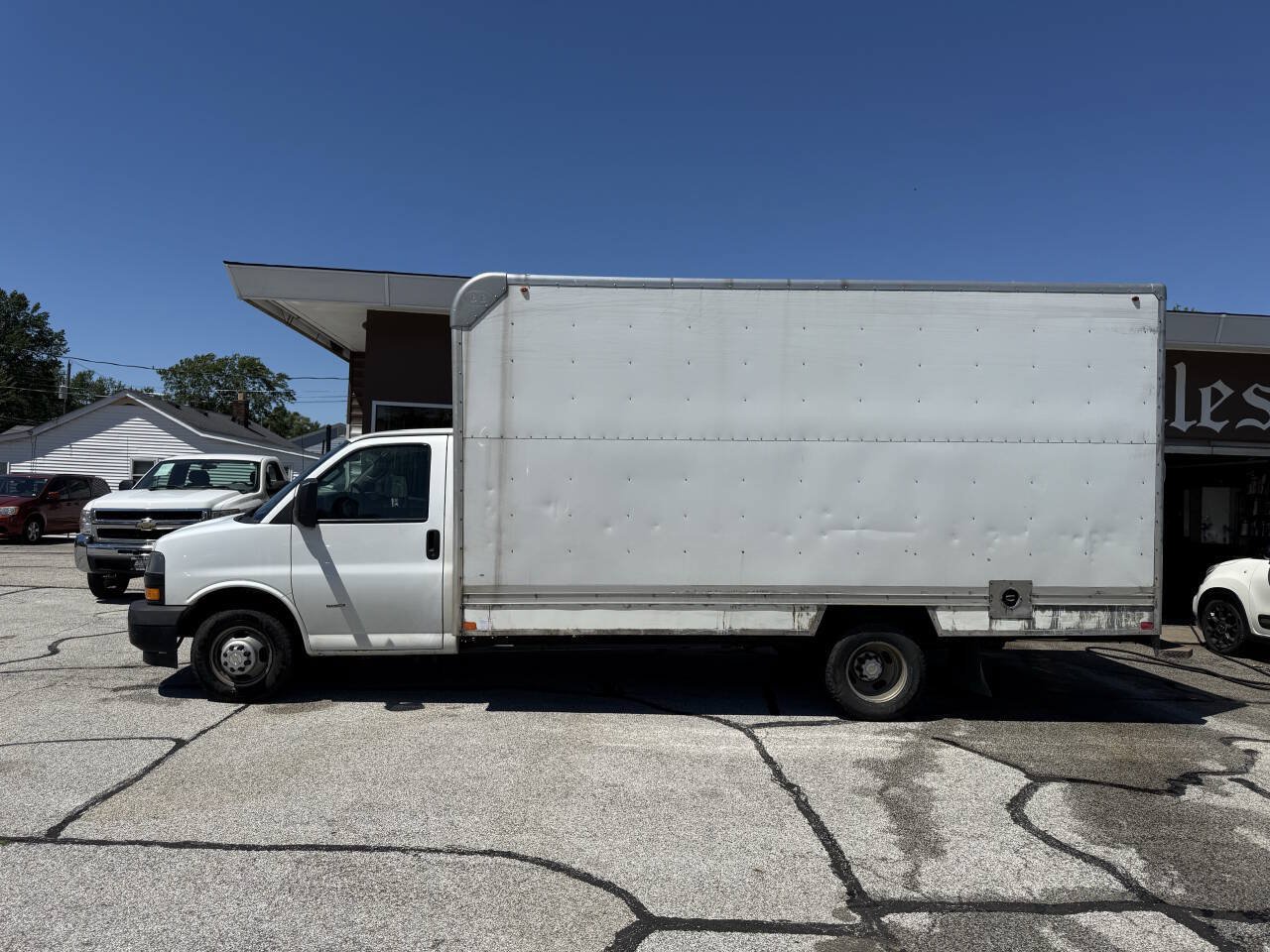Used 2019 Chevrolet Express 3500 Extended w/ Driver Convenience Package RWD image 5