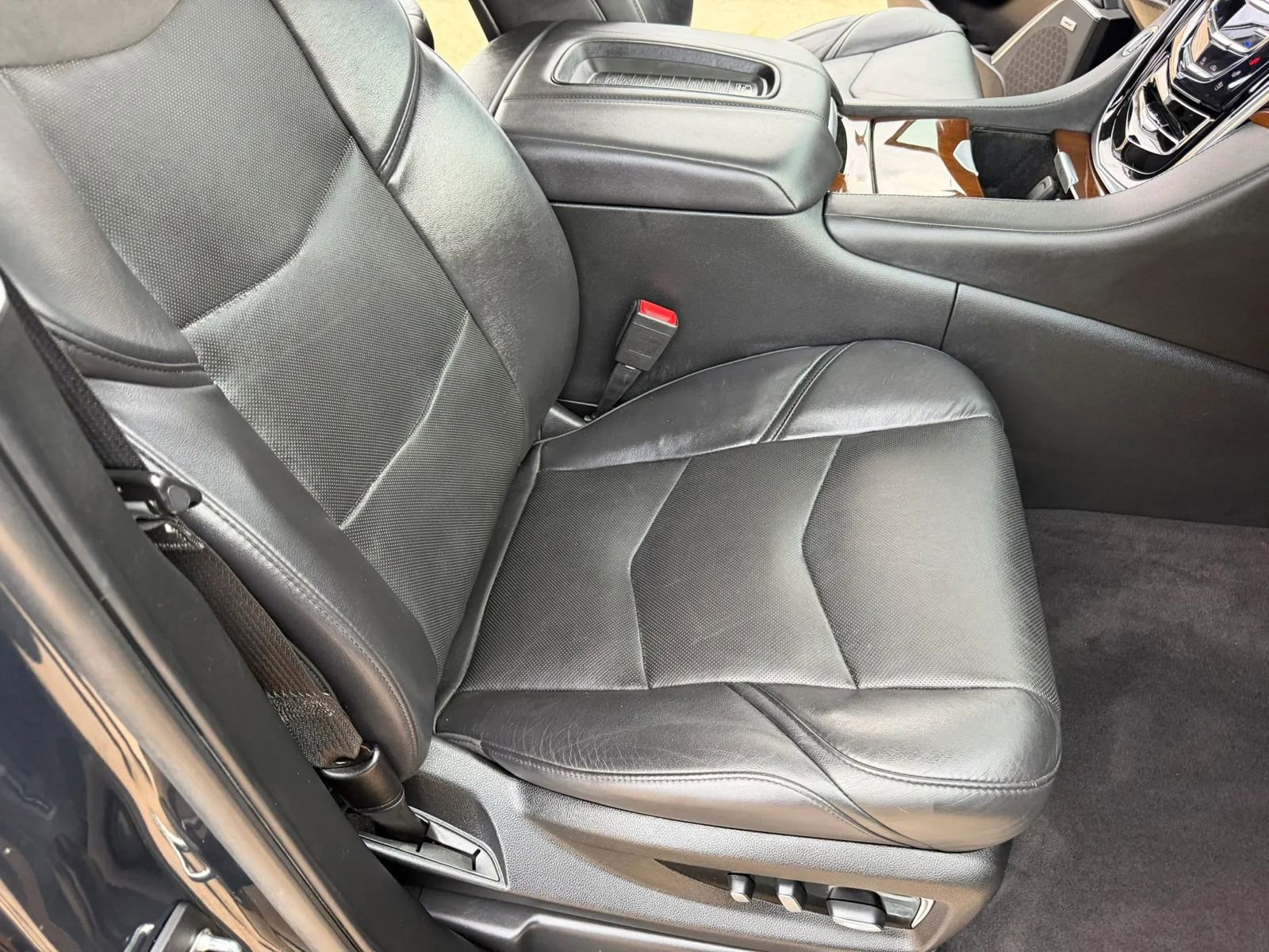 Used 2020 Cadillac Escalade ESV Premium Luxury image 16