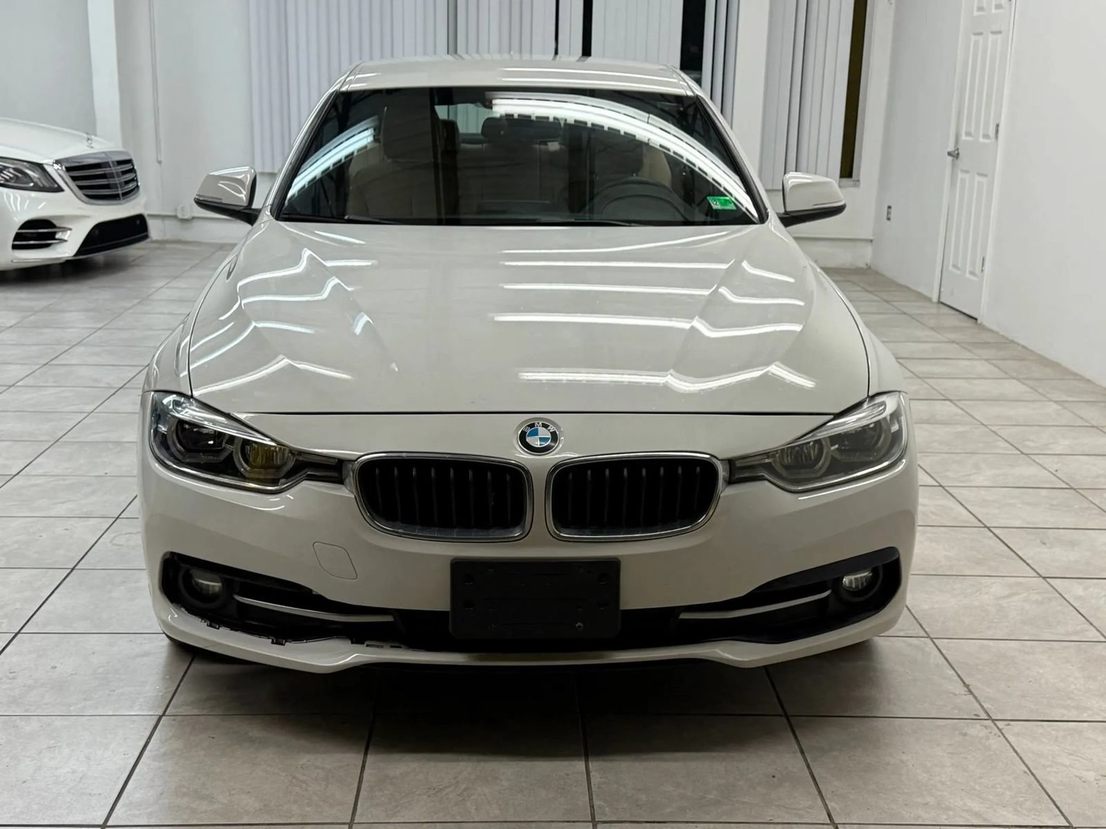 Used 2018 BMW 328d xDrive Sedan AWD/4WD image 2