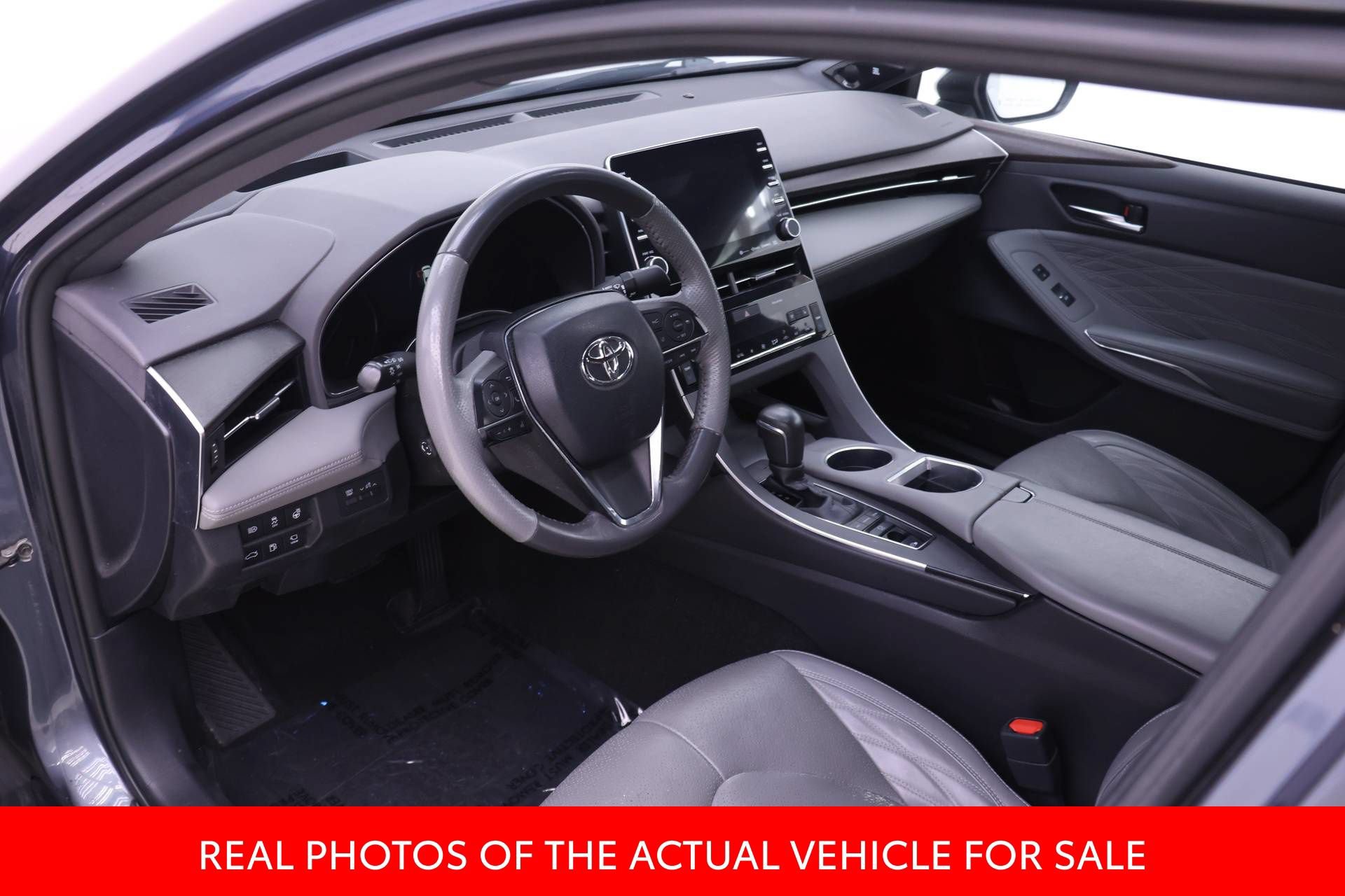 Certified 2019 Toyota Avalon Limited w/ Advanced Safety Package FWD image 3
