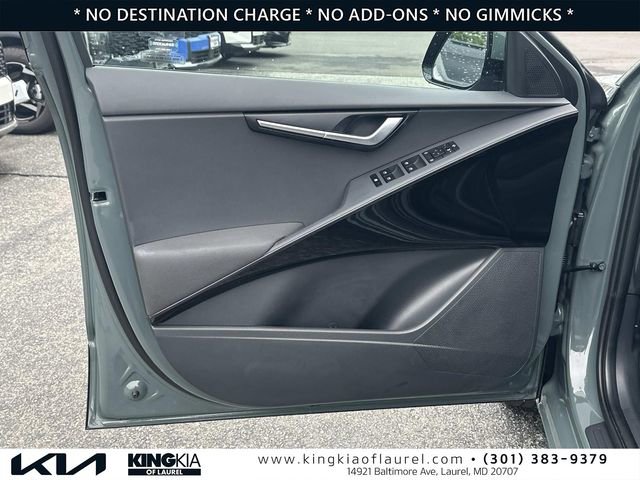 Used 2025 Kia Niro EX Touring FWD image 19