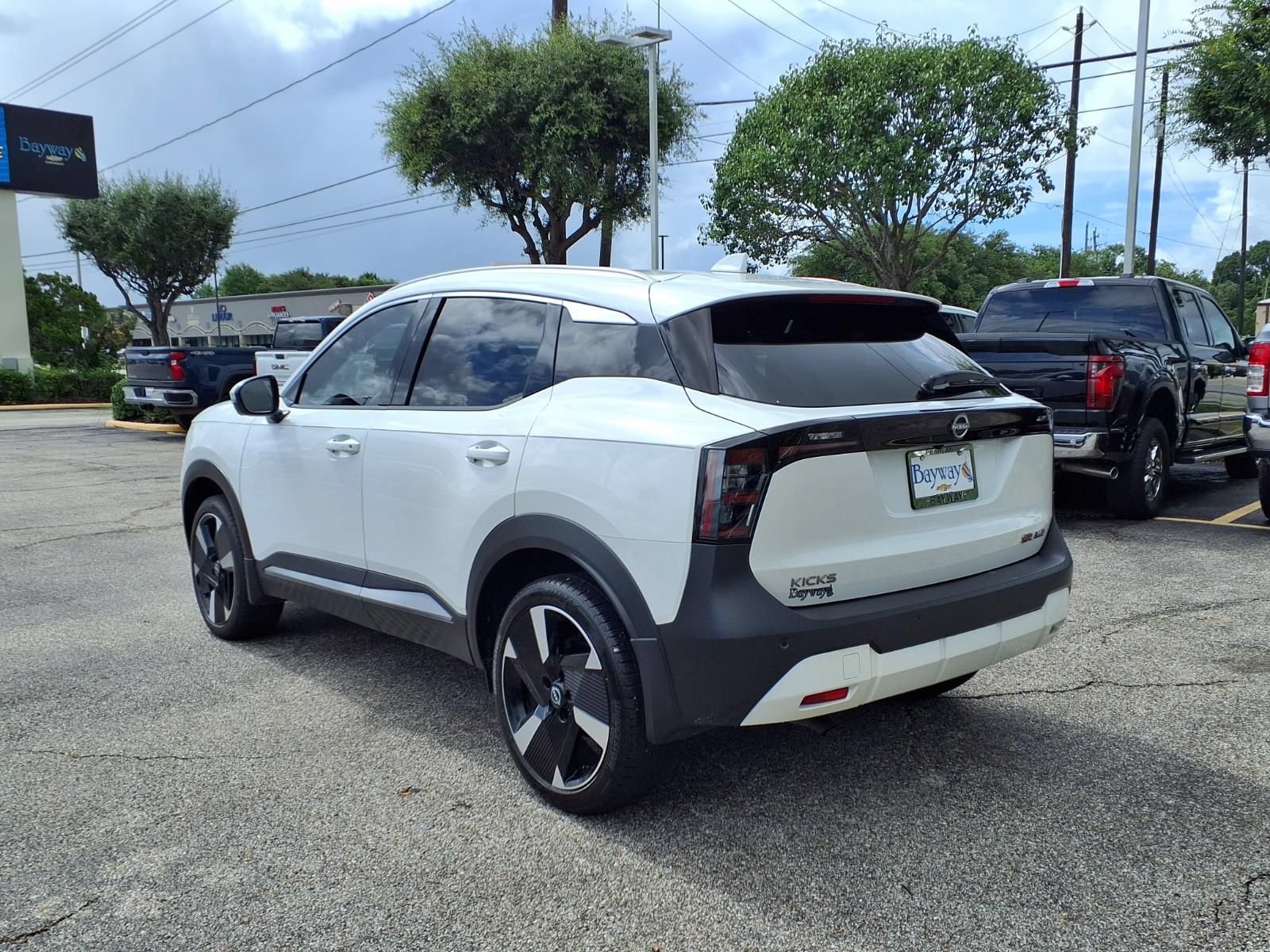 Used 2025 Nissan Kicks SR AWD/4WD image 23