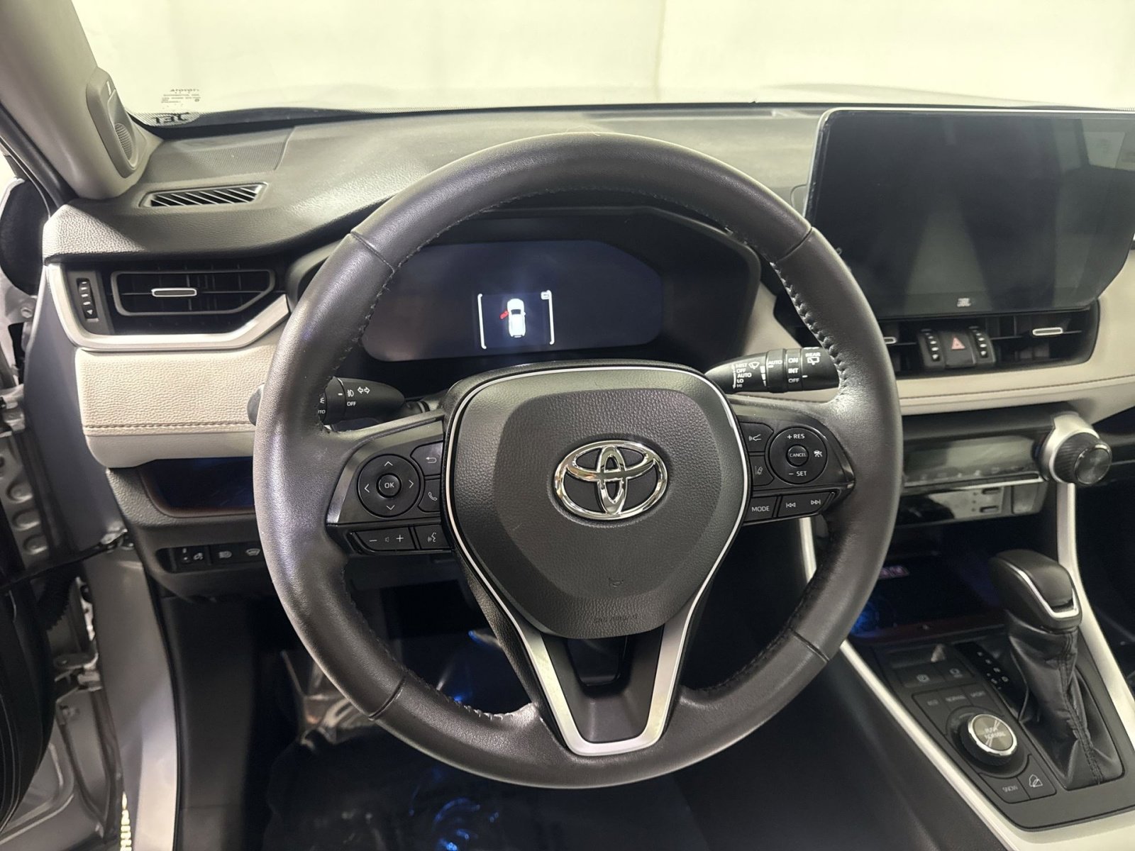 Used 2023 Toyota RAV4 Limited image 16