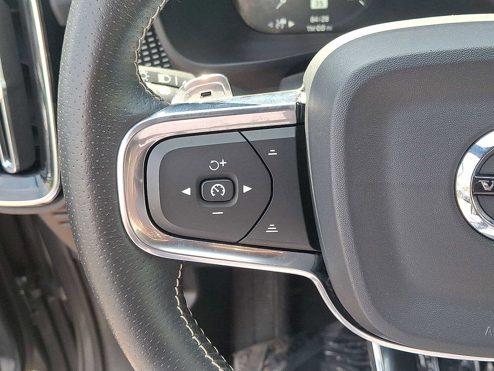 Used 2019 Volvo XC40 T5 R-Design AWD/4WD image 17