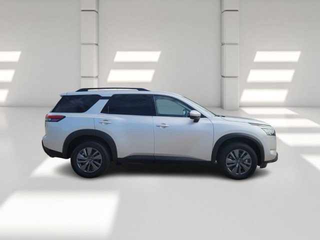Used 2025 Nissan Pathfinder SV FWD image 4