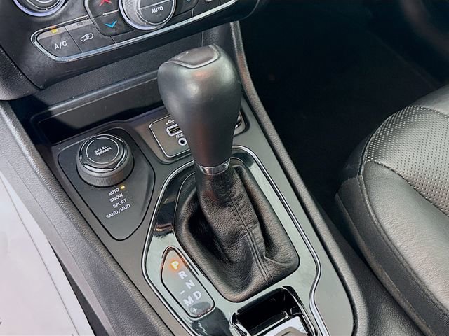 Used 2019 Jeep Cherokee Limited AWD/4WD image 18