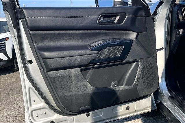 Certified 2025 Nissan Pathfinder SV image 17