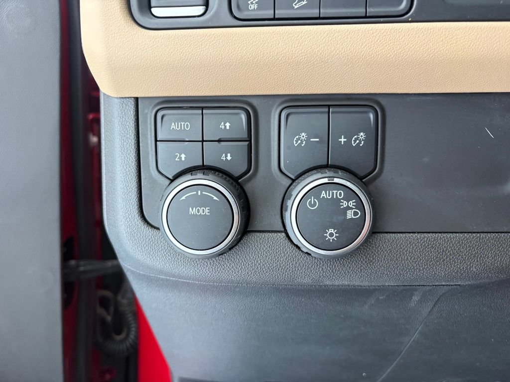 Used 2023 Chevrolet Suburban Premier AWD/4WD image 8