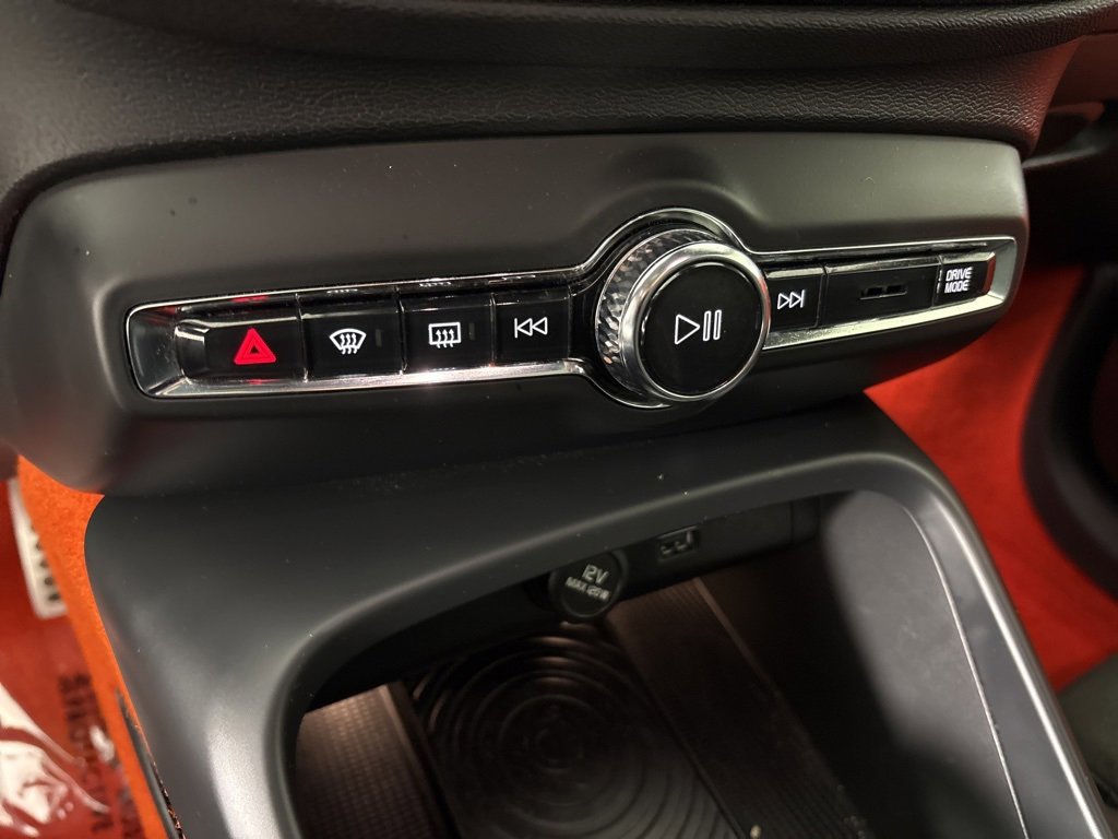 Used 2019 Volvo XC40 T5 R-Design image 29