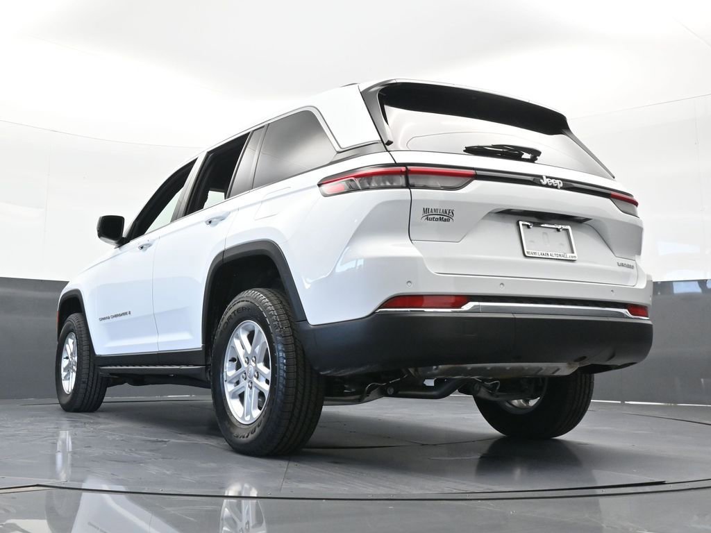 Used 2025 Jeep Grand Cherokee Laredo image 30