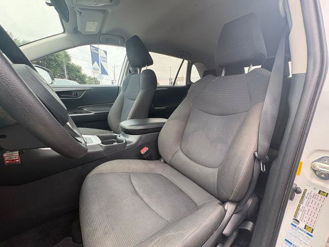Used 2020 Toyota RAV4 LE w/ Carpet Mat Package AWD/4WD image 14