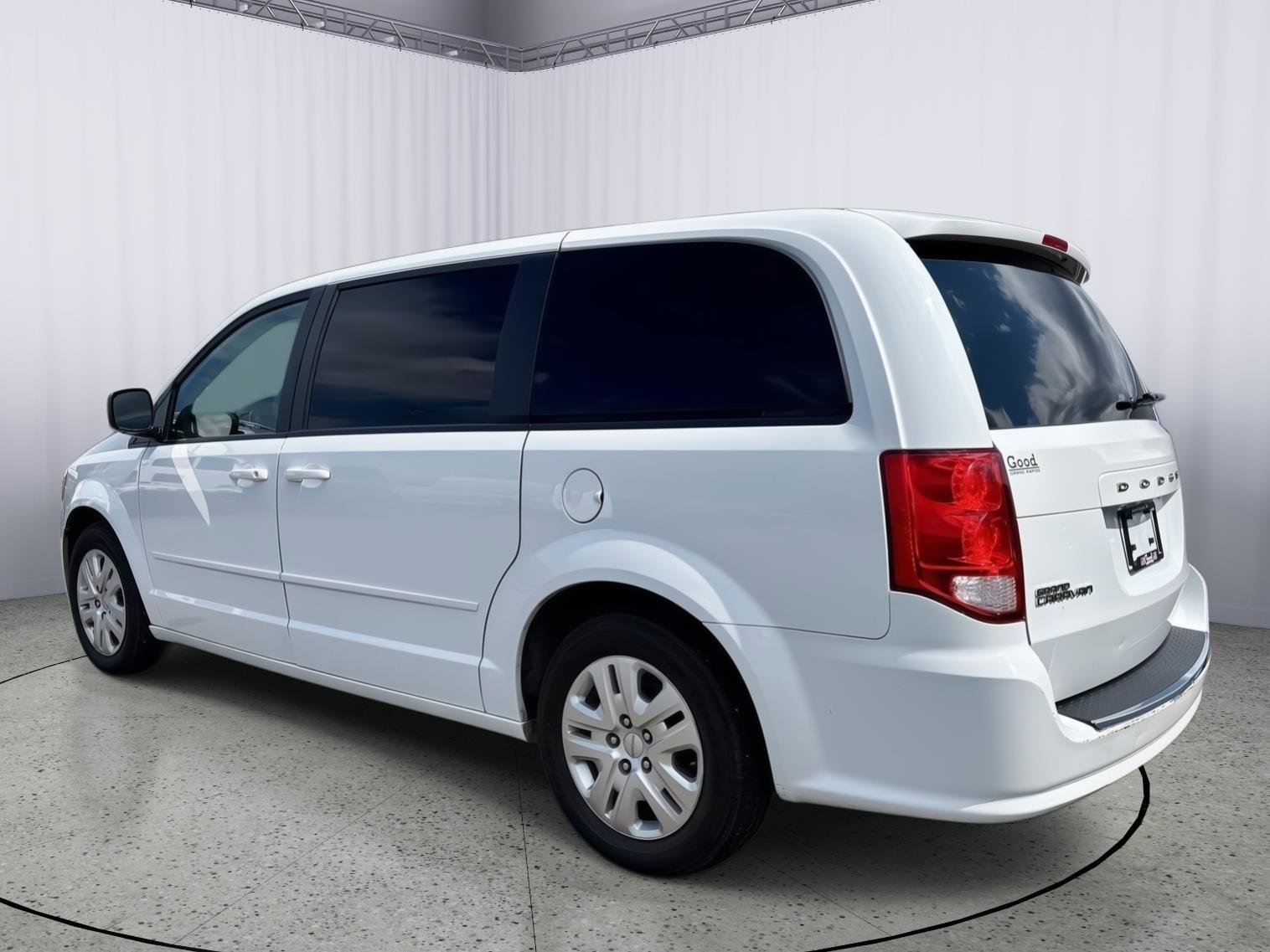 Used 2017 Dodge Grand Caravan SE image 10