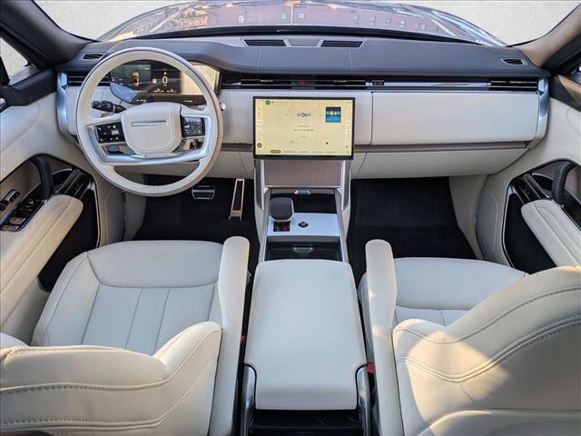 New 2026 Land Rover Range Rover Long Wheelbase SE image 18