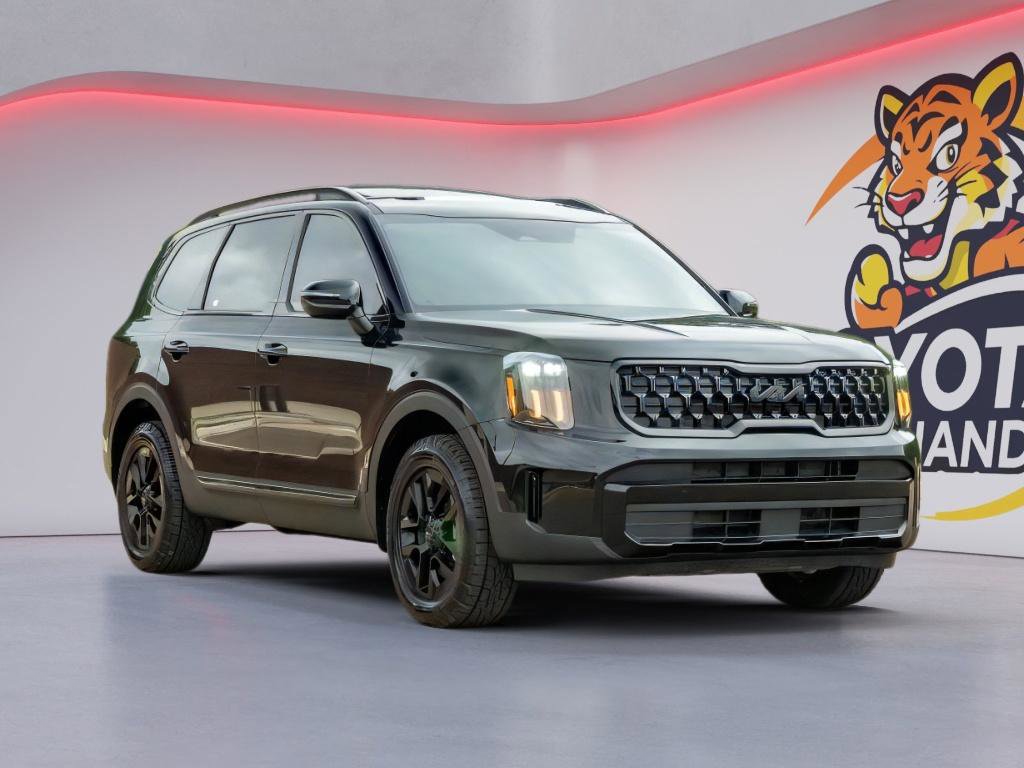 Used 2025 Kia Telluride AWD image 3