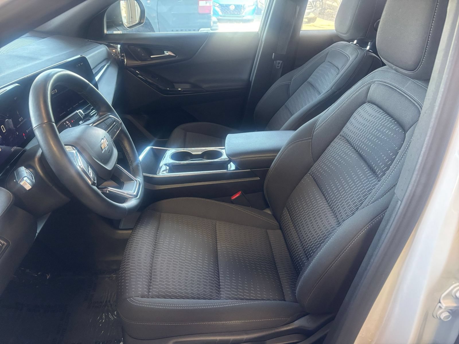 Used 2025 Chevrolet Equinox LT FWD image 27