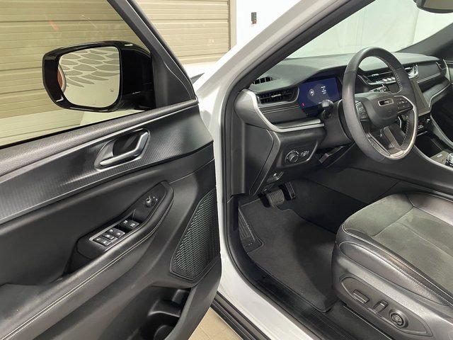 Used 2023 Jeep Grand Cherokee L Laredo AWD/4WD image 10