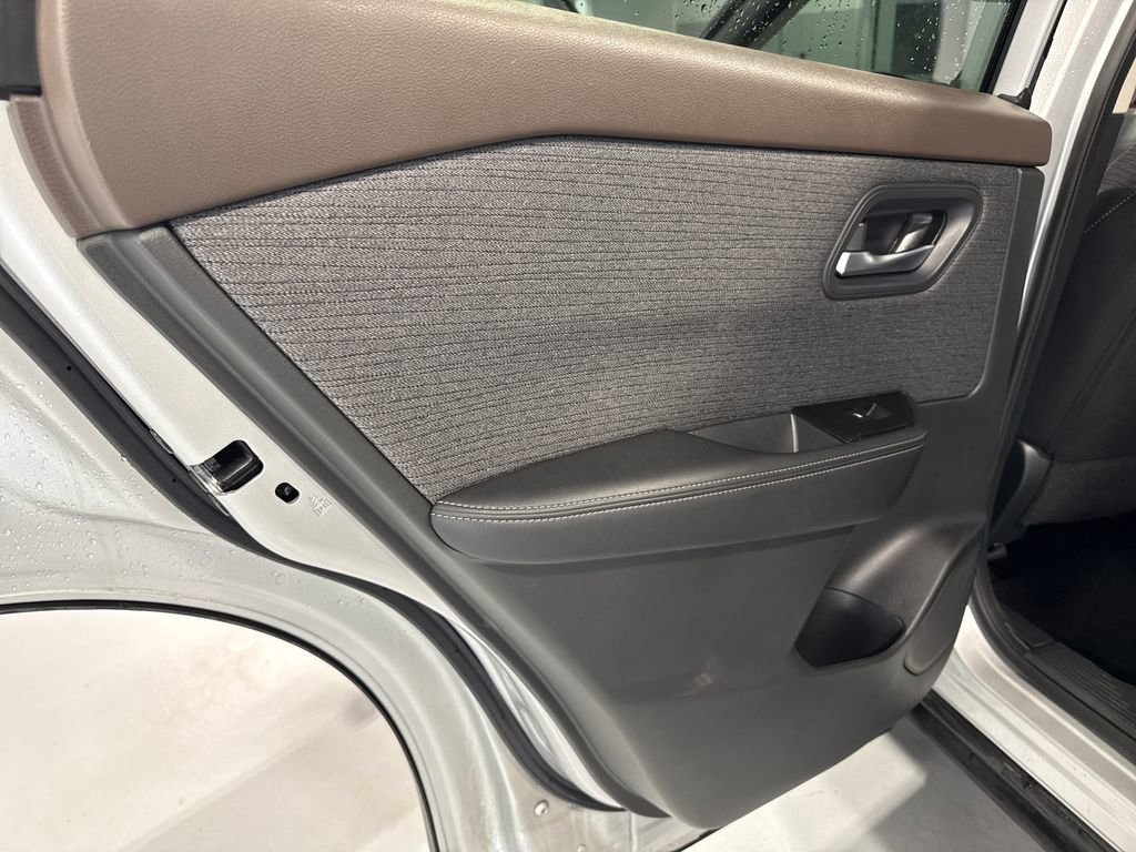 Used 2023 Nissan Rogue SV AWD/4WD image 37