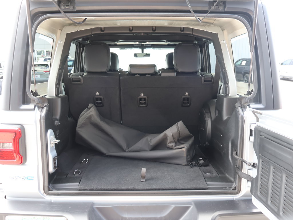 Used 2023 Jeep Wrangler Unlimited Sahara AWD/4WD image 13