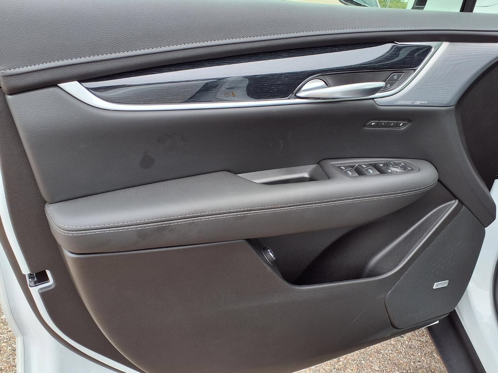 New 2026 Cadillac XT5 Premium Luxury w/ LPO, Floor Liner Package AWD/4WD image 11