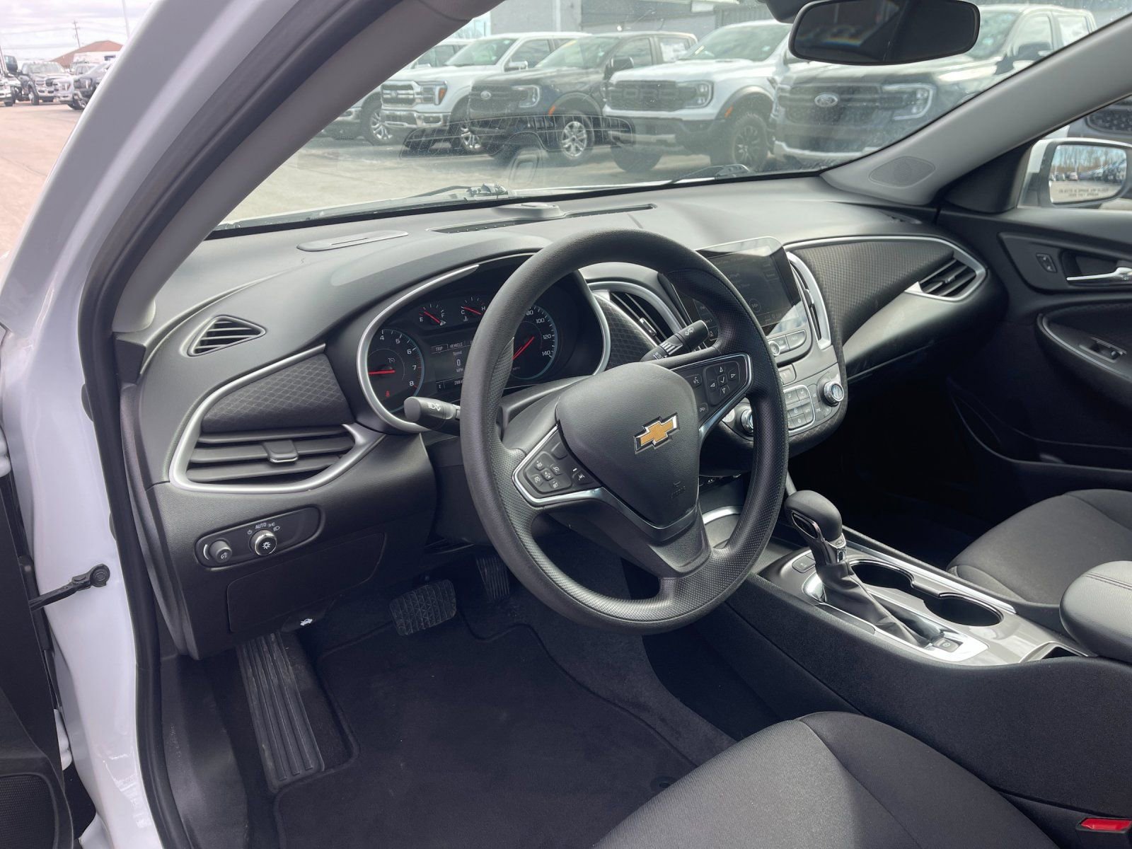 Used 2025 Chevrolet Malibu LT image 11