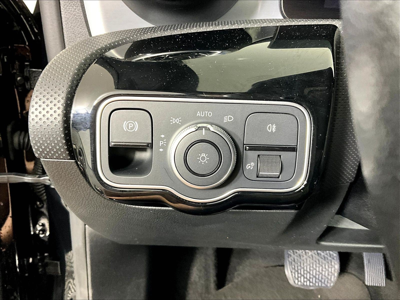 Used 2025 Mercedes-Benz CLA 250 4MATIC image 37