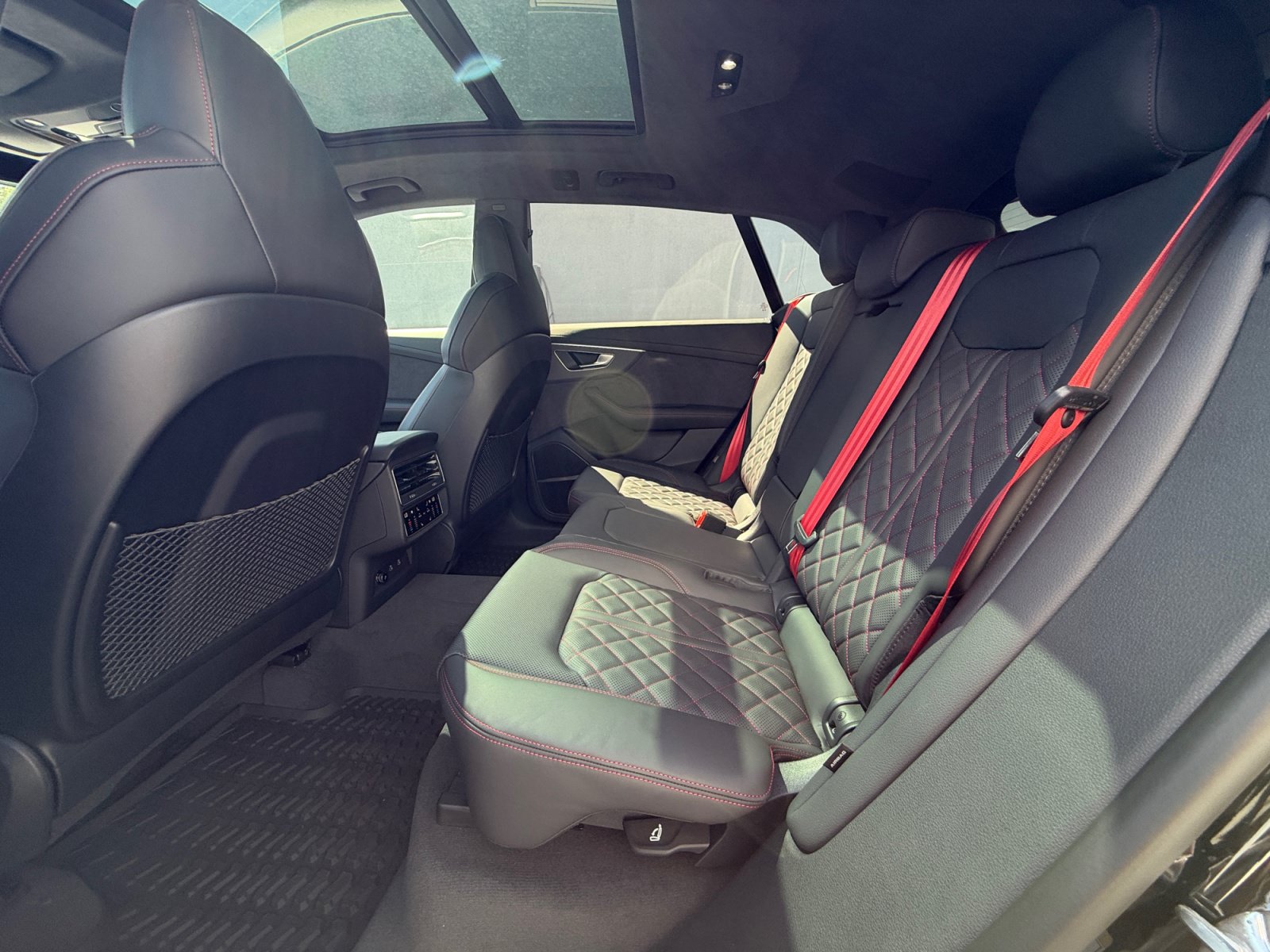 New 2026 Audi SQ8 Prestige AWD/4WD image 18