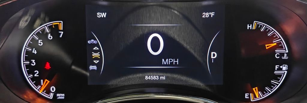 Used 2021 Jeep Grand Cherokee Laredo AWD/4WD image 51