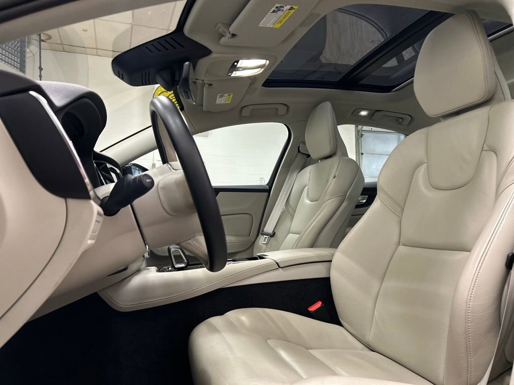 Used 2023 Volvo S60 T8 Plus image 11