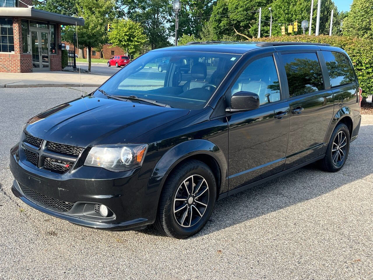 Used 2018 Dodge Grand Caravan GT image 3