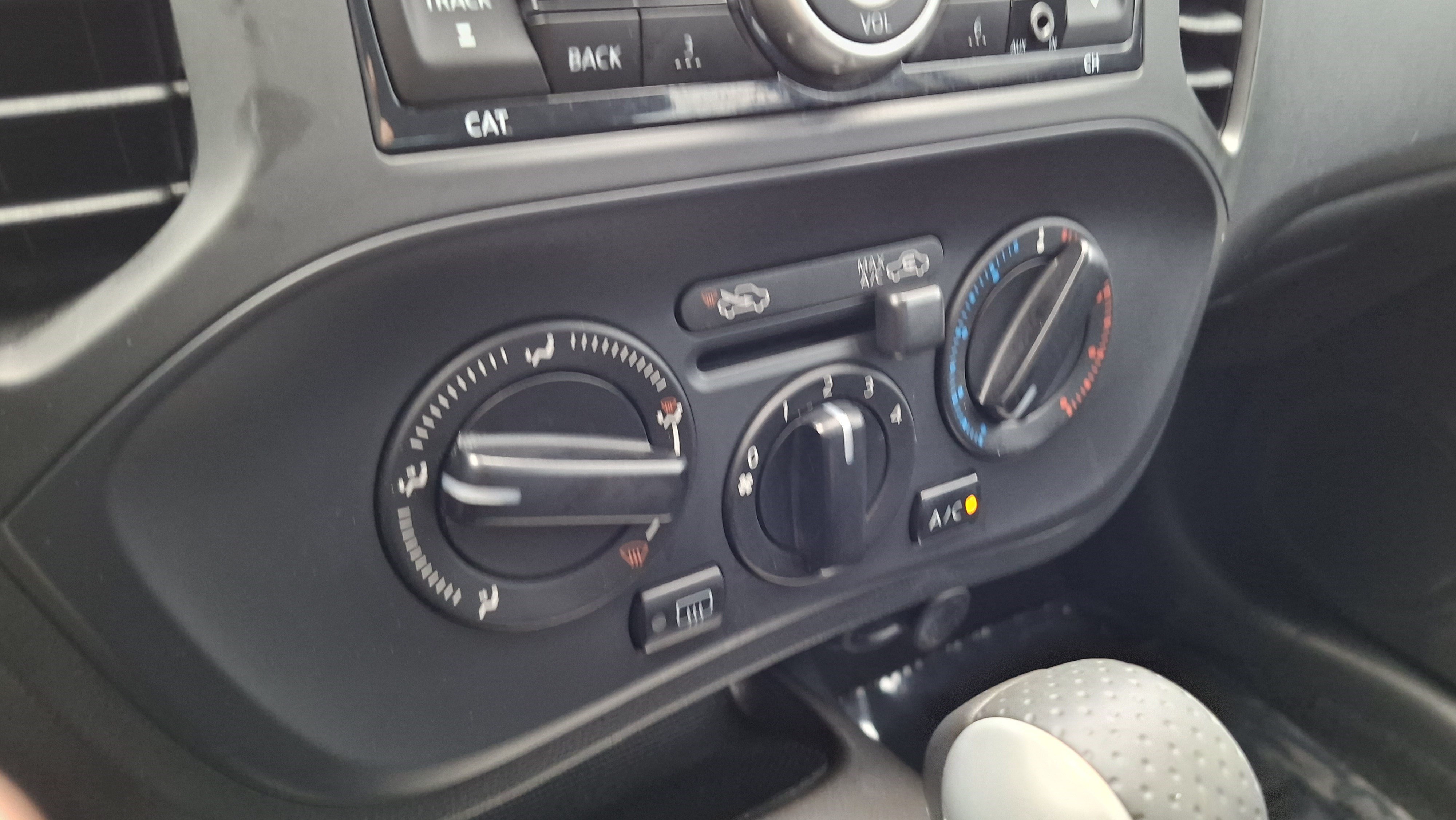 Used 2013 Nissan Juke S FWD image 14