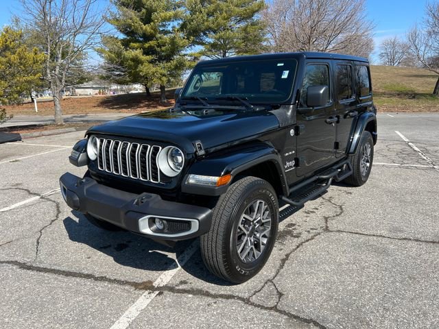 Used 2024 Jeep Wrangler Sahara w/ Technology Group AWD/4WD image 5