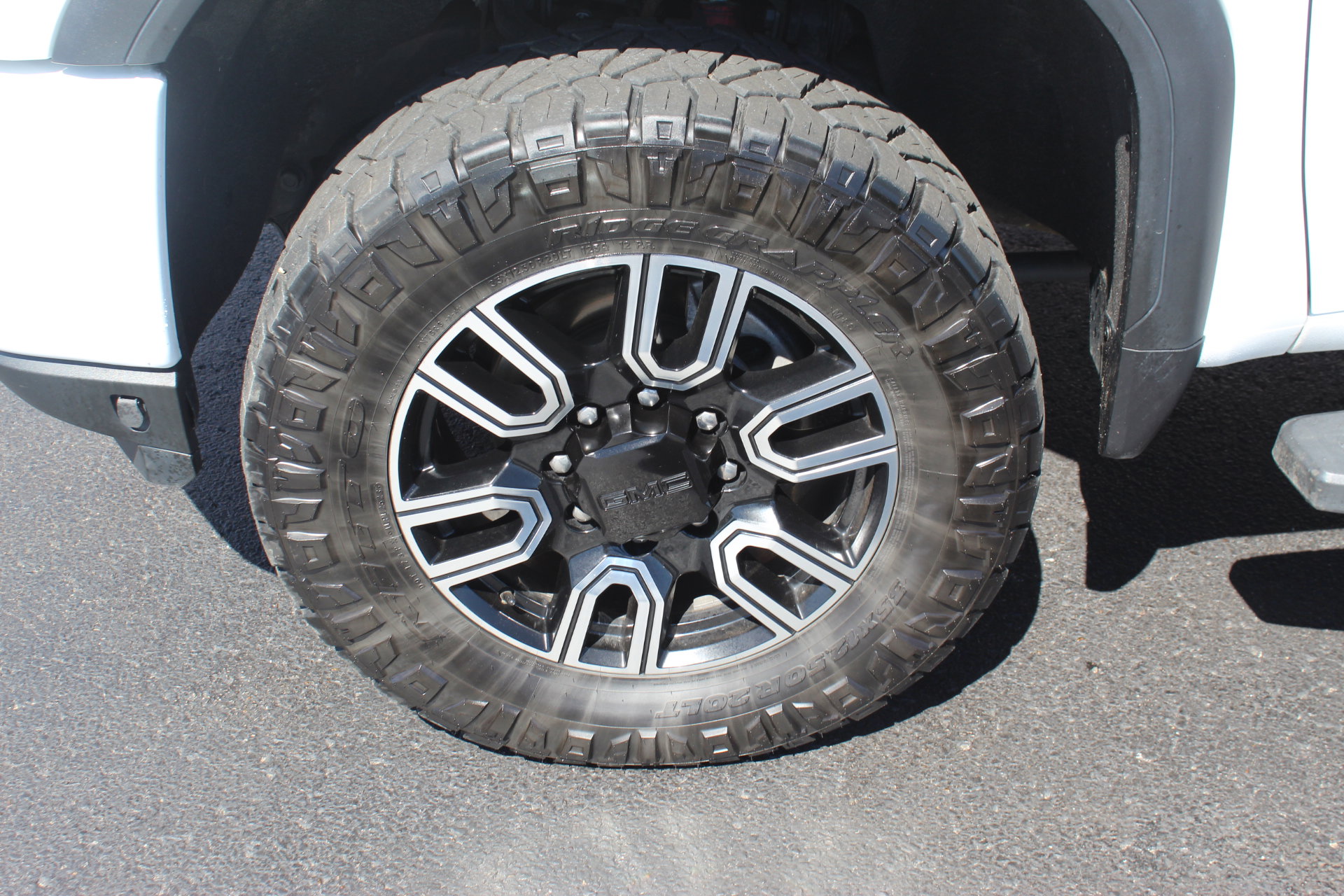 Used 2020 GMC Sierra 2500 AT4 w/ AT4 Premium Package image 11